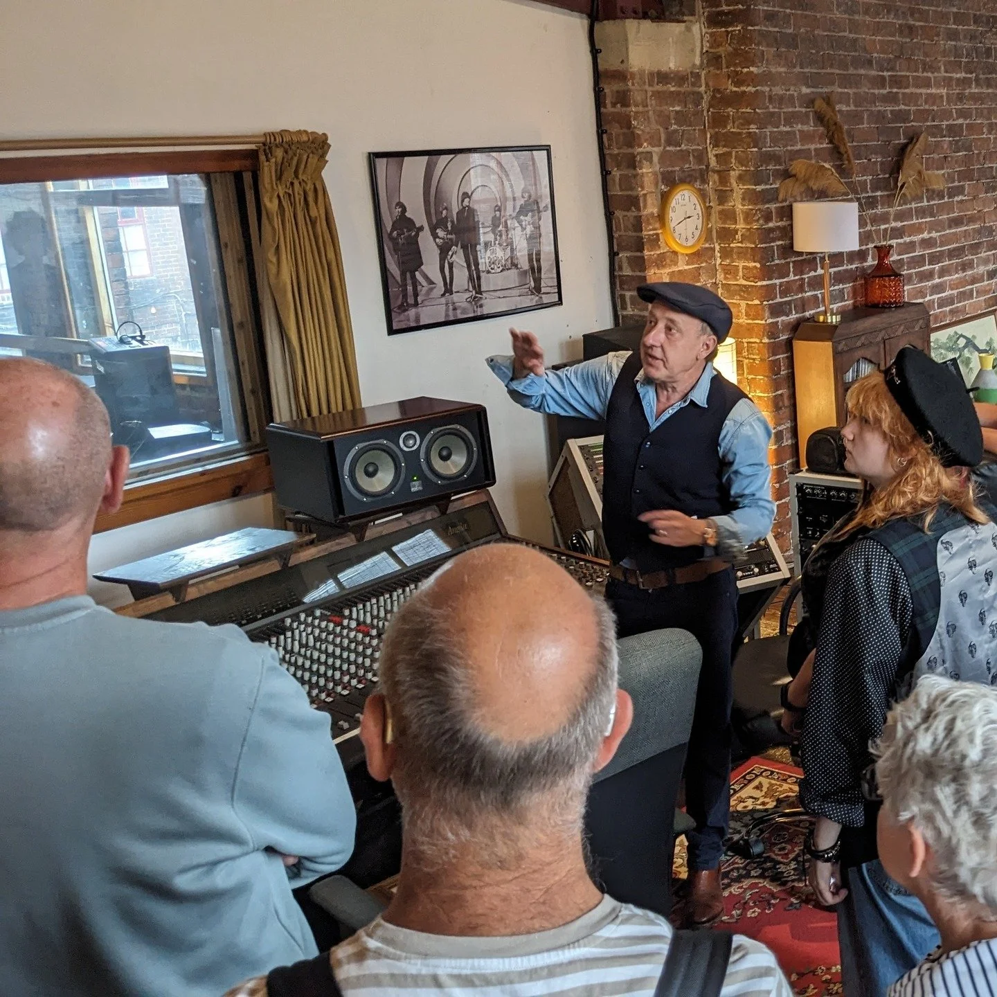 Bookings go live at 5pm today for two free events organised by Kelham Island Walks as part of Heritage Open Days. 

Numbers are limited and tickets will probably go quickly.

21 Sept: Join a tour of @yellowarchstudios Yellow Arch Studios, one of the 