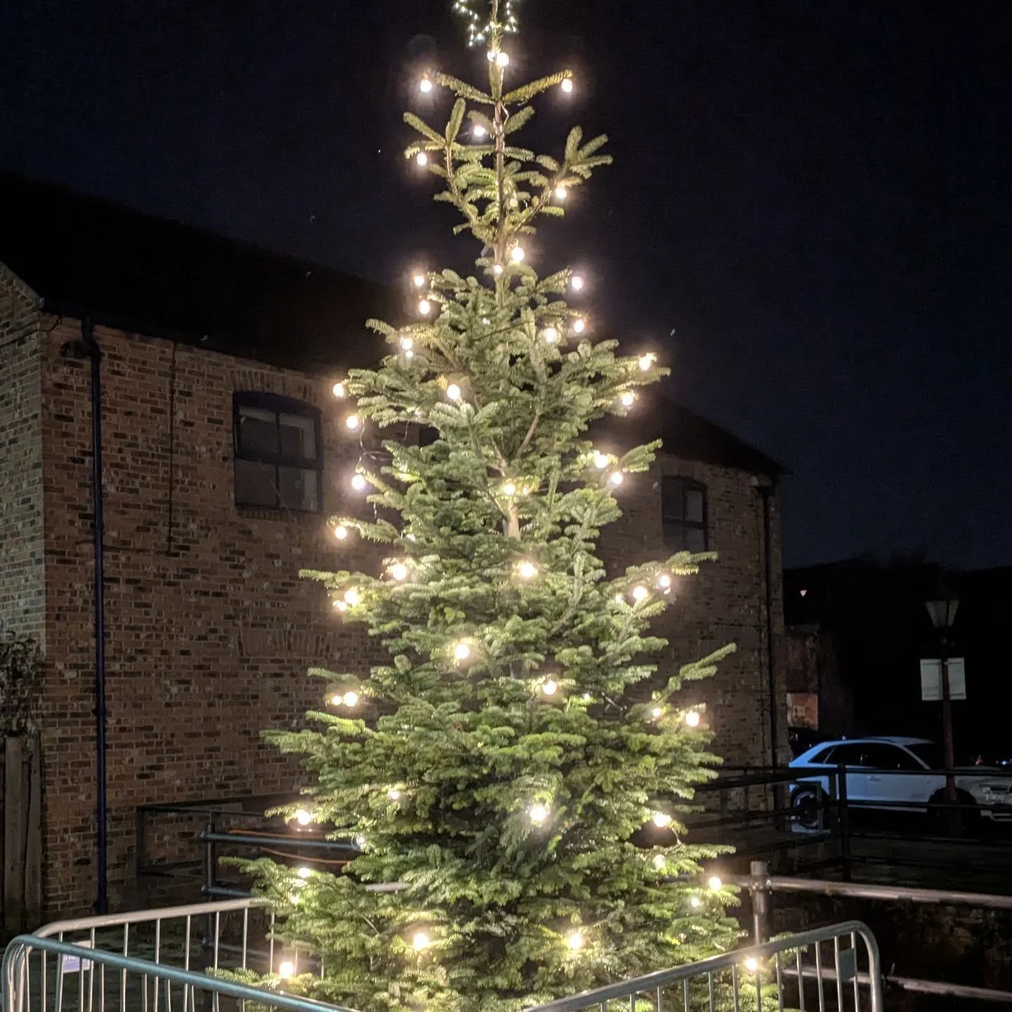 Discover Kelham Island this Christmas. I'll be running a walking tour on Saturday 27 Dec at 11am leaving from outside Kelham Island Museum. Tickets are &pound;10 - follow the link in the bio to book. 

The tours bring to life the history of one of Sh