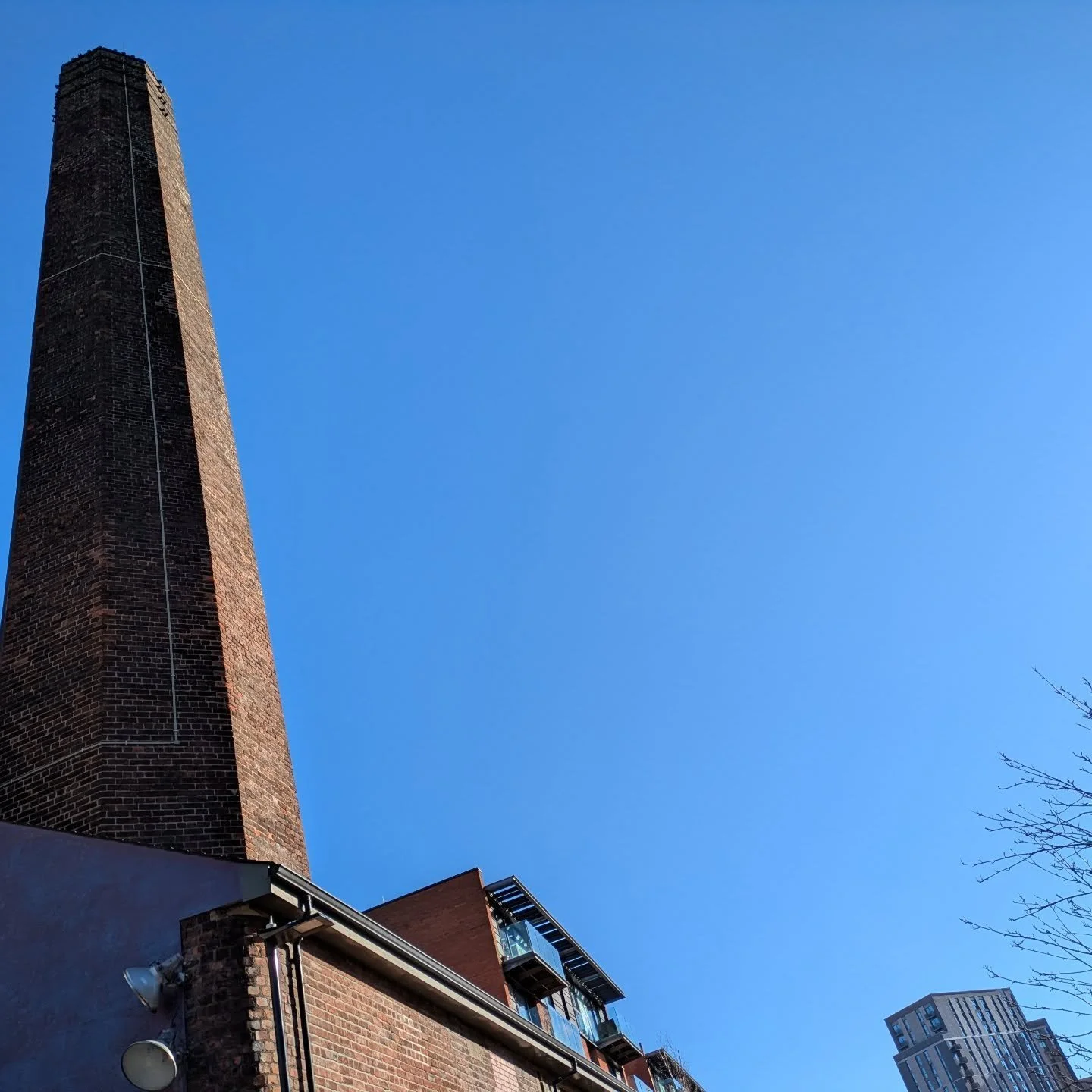 It might be cold for a Kelham Island walking tour but at least it's dry, and blue skies! 

#kelhamisland #neepsend #sheffield #blueskies #sheffieldskies