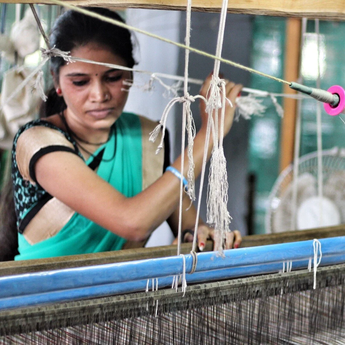 women-weave-lady-green-sari
