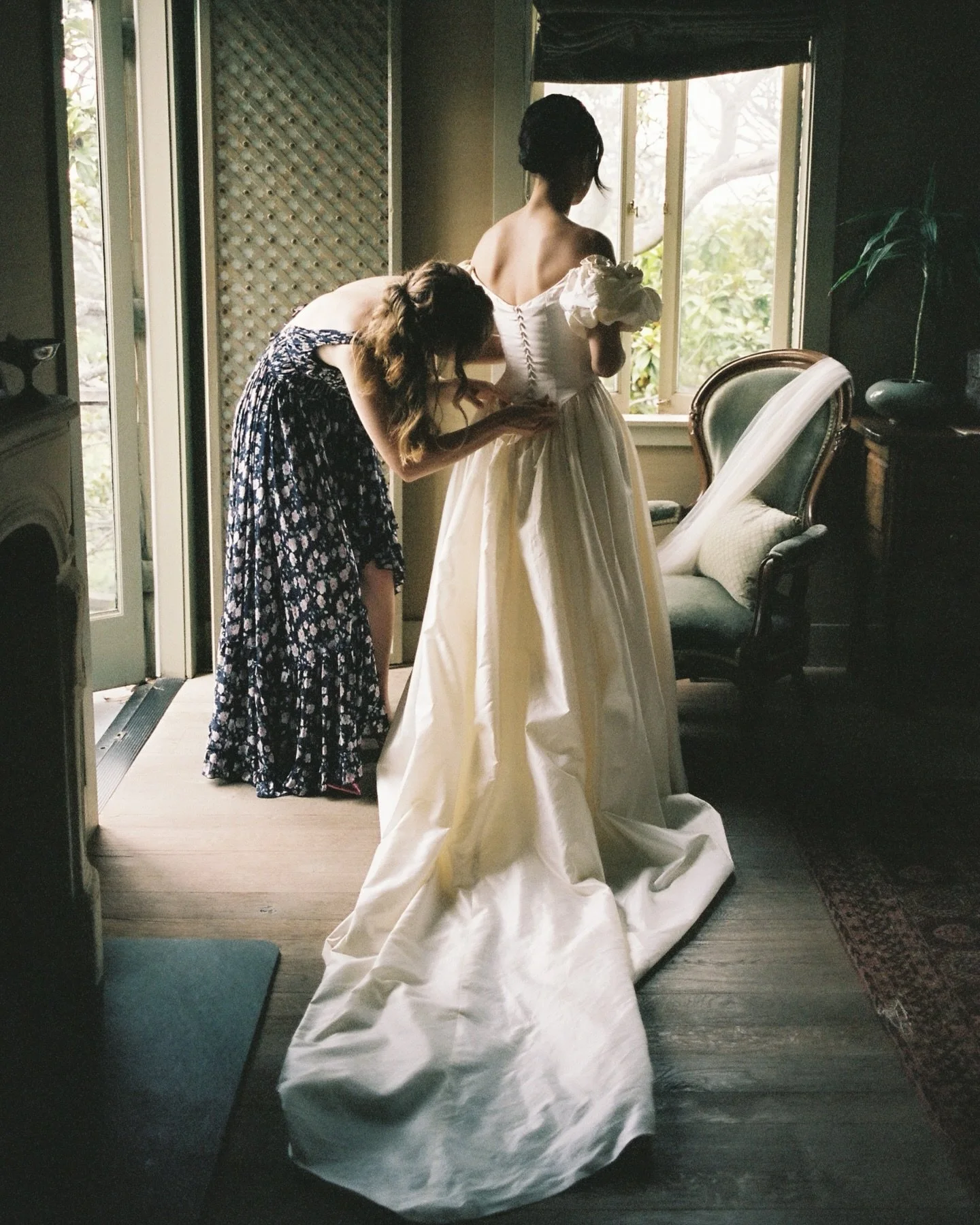 Some in between moments of Dorothy getting ready at @willowcampstinson. ✨

Film wedding photographer Marin
Candid Elopement Photographer
Bolinas Wedding Photographer
