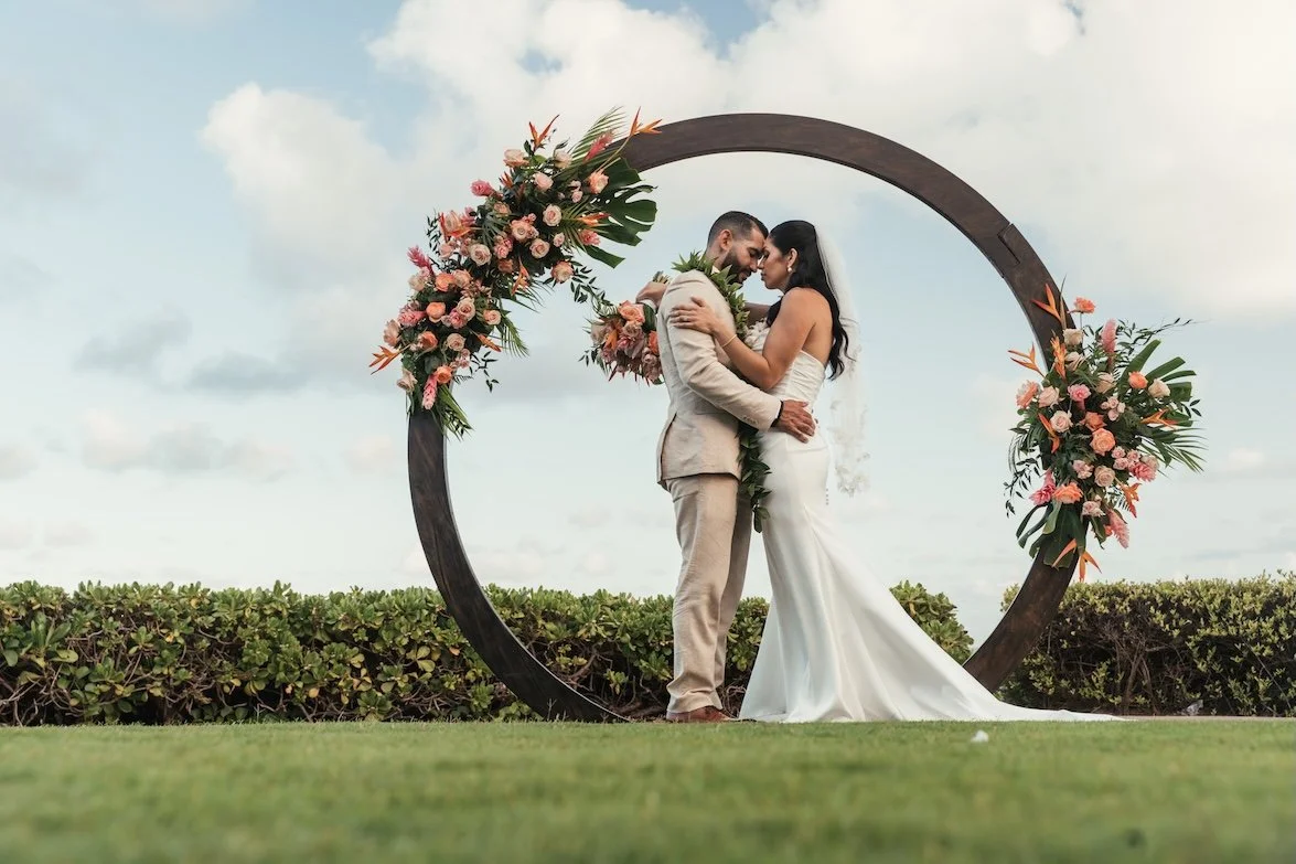 kauai wedding round arch backdrop