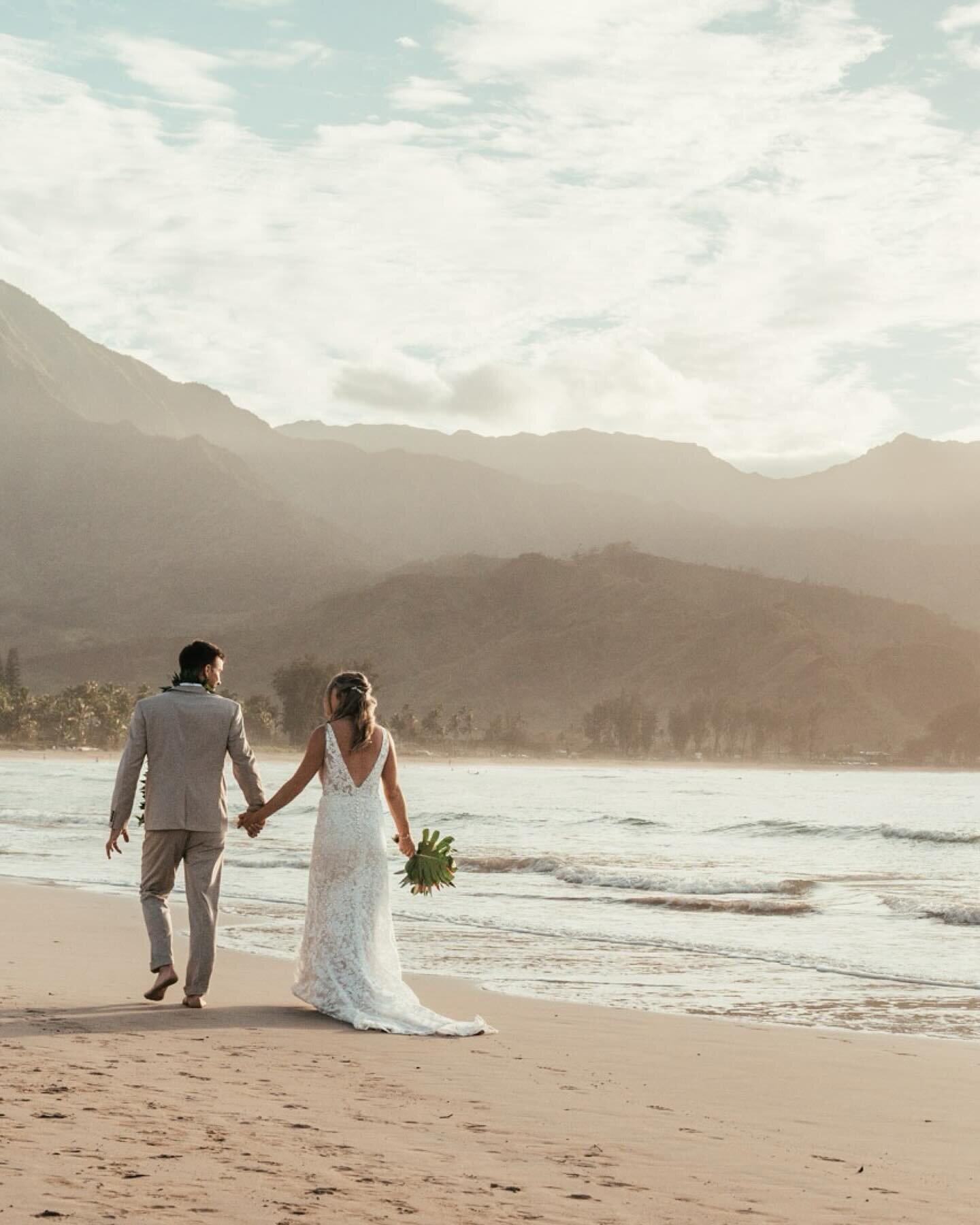 Sunset vibes 🌅
.
Bookings and inquiries at www.ikaika.photo 🤙🏾
.
.
.
.
.
#weddingphotography #weddingphotographer #kauaiphotograher #kauaiphotography #hawaiiphotographer #hawaiiphotography #kauaiweddingphotographer #kauaiweddingphotography #kauaiw