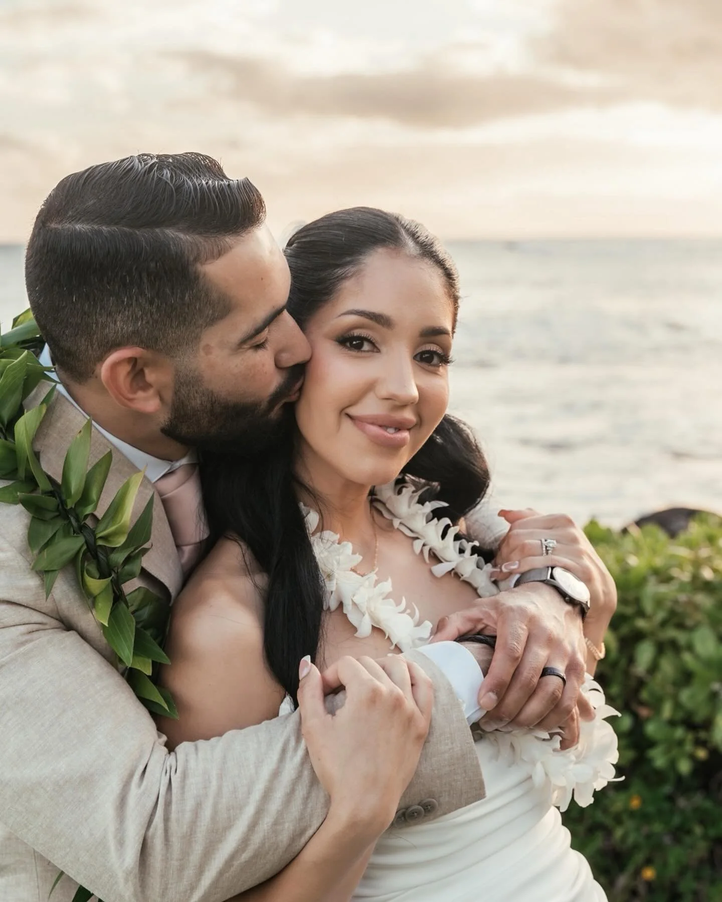 Southside Sunset light 🙌🏽✨

Bookings and inquiries at www.ikaika.photo
.
.
.
.
.
#weddingphotography #weddingphotographer #kauaiphotograher #kauaiphotography #hawaiiphotographer #hawaiiphotography #kauaiweddingphotographer #kauaiweddingphotography 