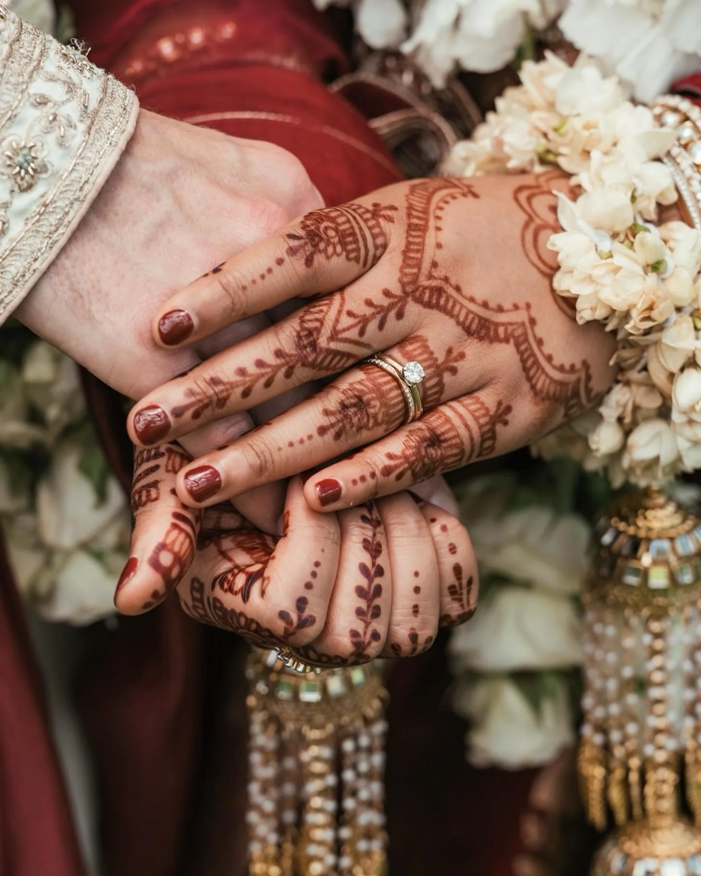 What an honor it was to capture such a vibrant and heartfelt celebration of love! This incredible couple&rsquo;s day was a beautiful blend of tradition and pure emotion, set against the lush backdrop McBryde Gardens. Every detail, from the exquisite 