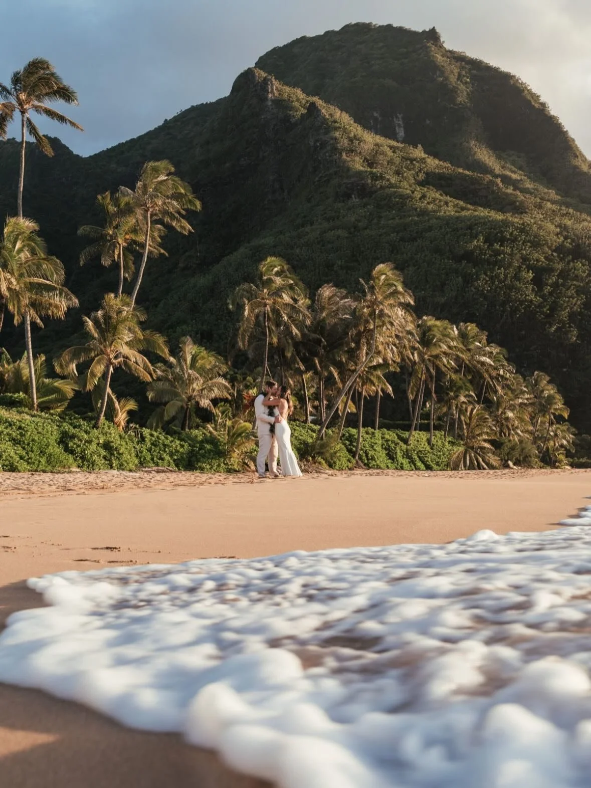 Just married 💫

Bookings and inquiries at www.ikaika.photo 
.
.
.
.
.
#weddingphotography #weddingphotographer #kauaiphotograher #kauaiphotography #hawaiiphotographer hawaiiphotography