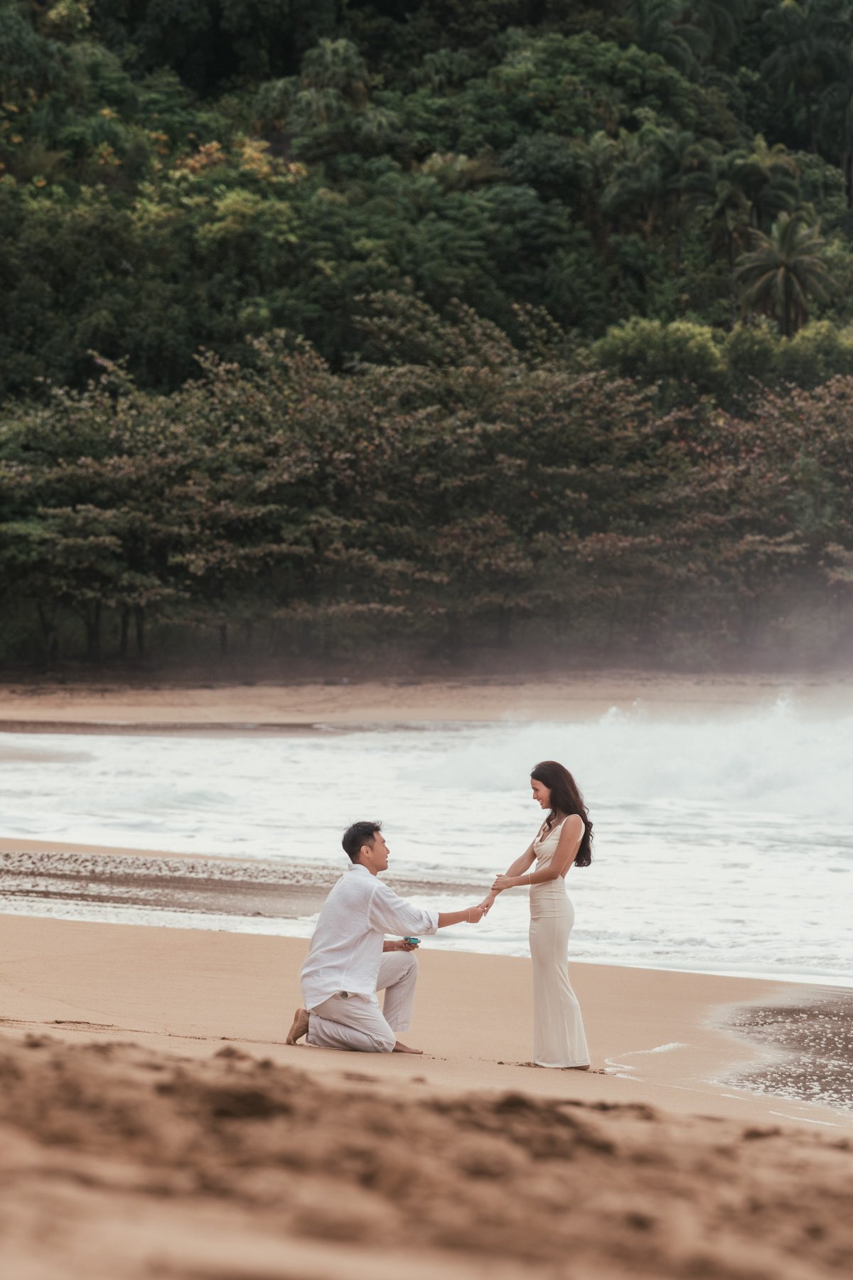 Surprise proposal on beach in Kauai