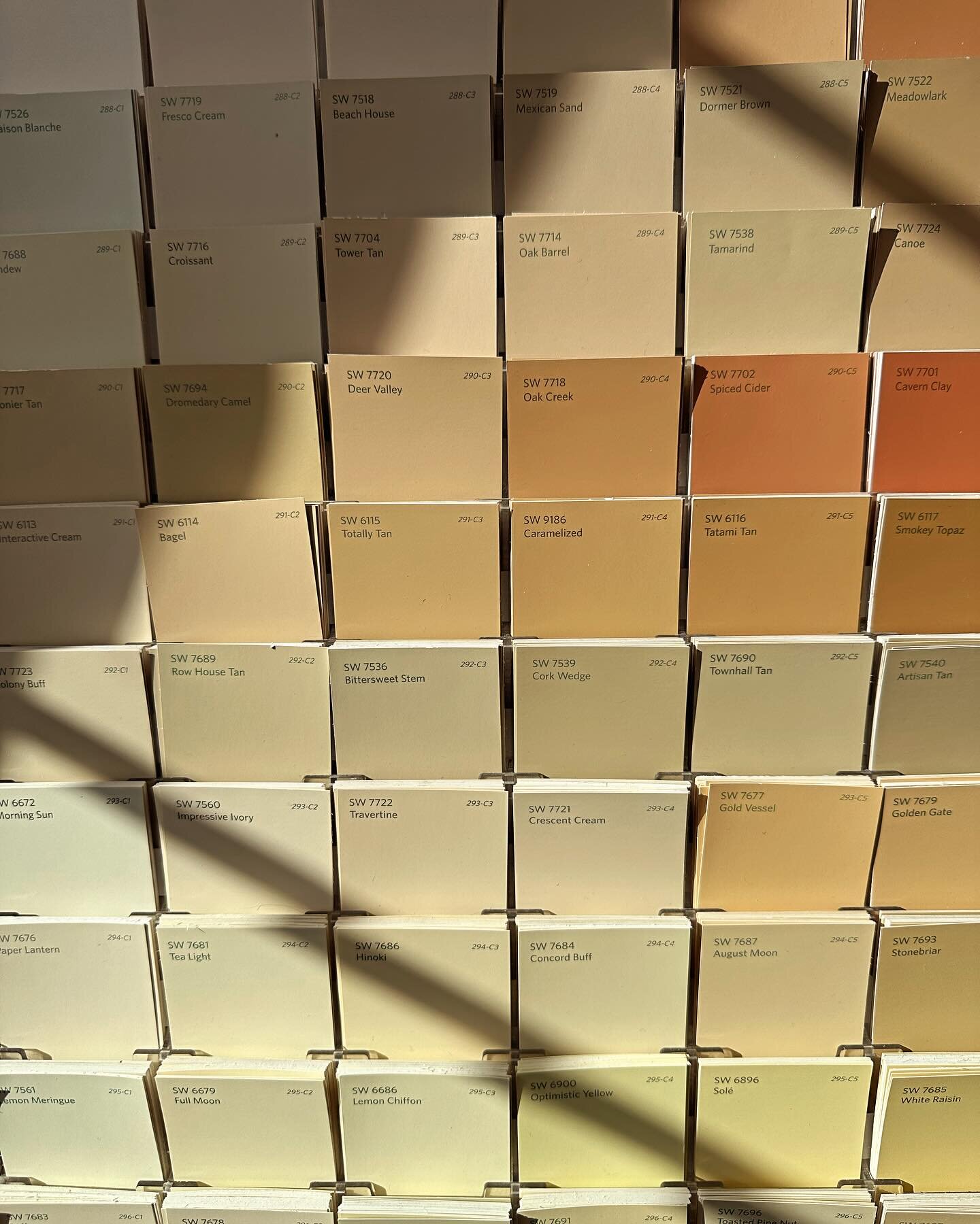 Good morning from the paint store @sherwinwilliams -how nice to see your paint options in their natural light/shadow environment!
#workingonasaturday