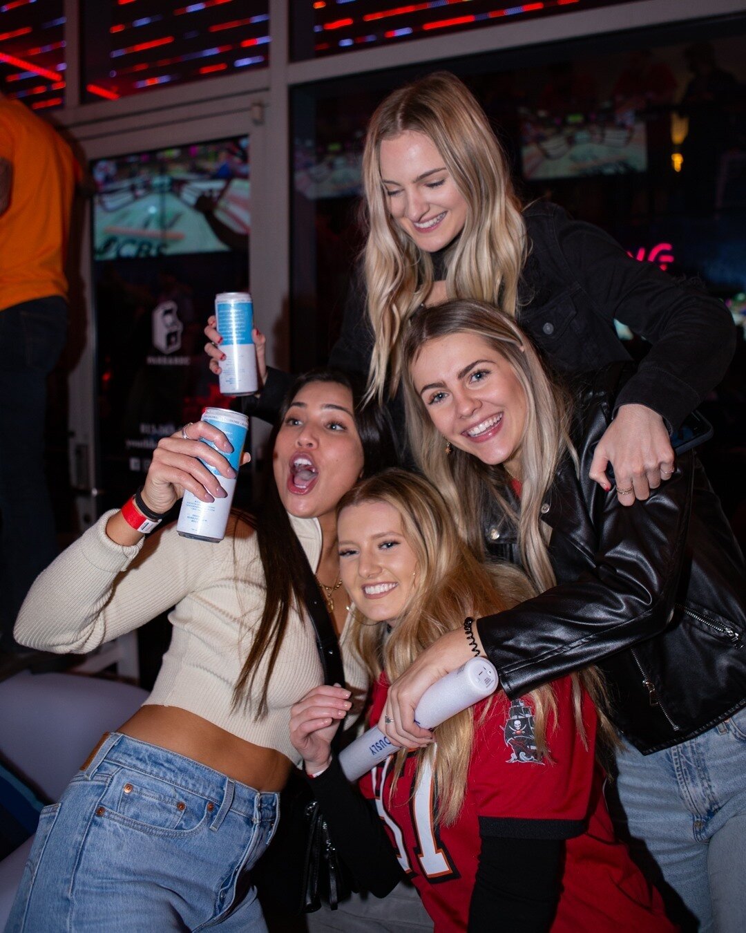 Friday might be date night, but Thursday's for the girls! 🎉🎶🍾⁠
$4 High Noons &amp; White Tea Shots | $6 Goose &amp; Red Bull | $10 Goose, Bacardi &amp; Cazadores Liquor Pitchers | $100 select bottles | sounds by @giuseppetheDJ #ParkRecTPA #GNO