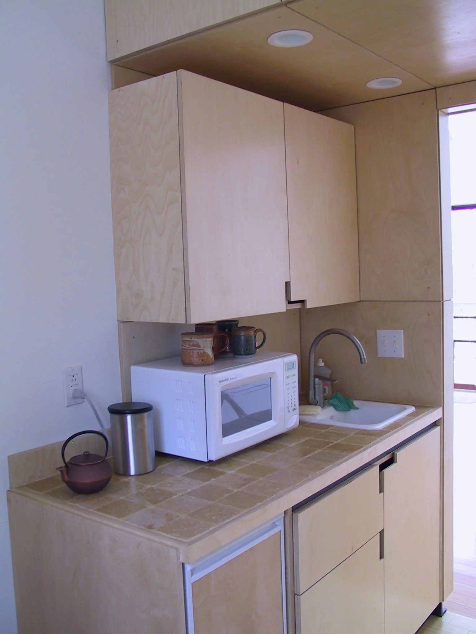 kitchenette3.JPG