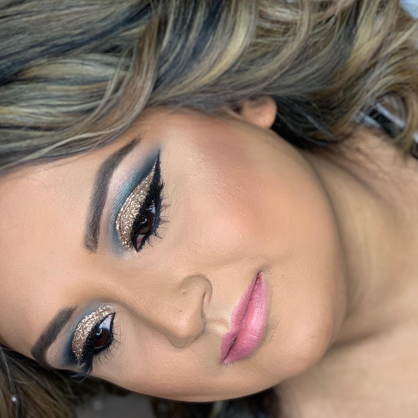 💞
.
.
.
.
.
.
.
.
.
#bridalmakeup #triplesartistry #motd #lotd #hotd #makeup #anastasiabeverlyhills#amrezy #beforeandafter #slay #amrezyshoutouts #amrezyfeatures #instamakeup#ilovemakeup #updo#transformation #bridalupdo #bridalhairstyle e #bride  #b