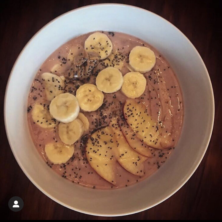 Strawberry, Banana, Peach, Mango, raspberry blend. Topped with: Bananas, Apples, Peanut Butter, Chia Seeds, & honey drizzle. 