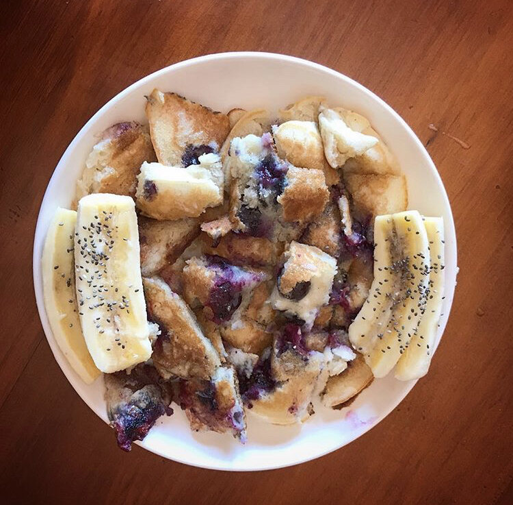 Blueberry Pancakes, & fresh bananas 