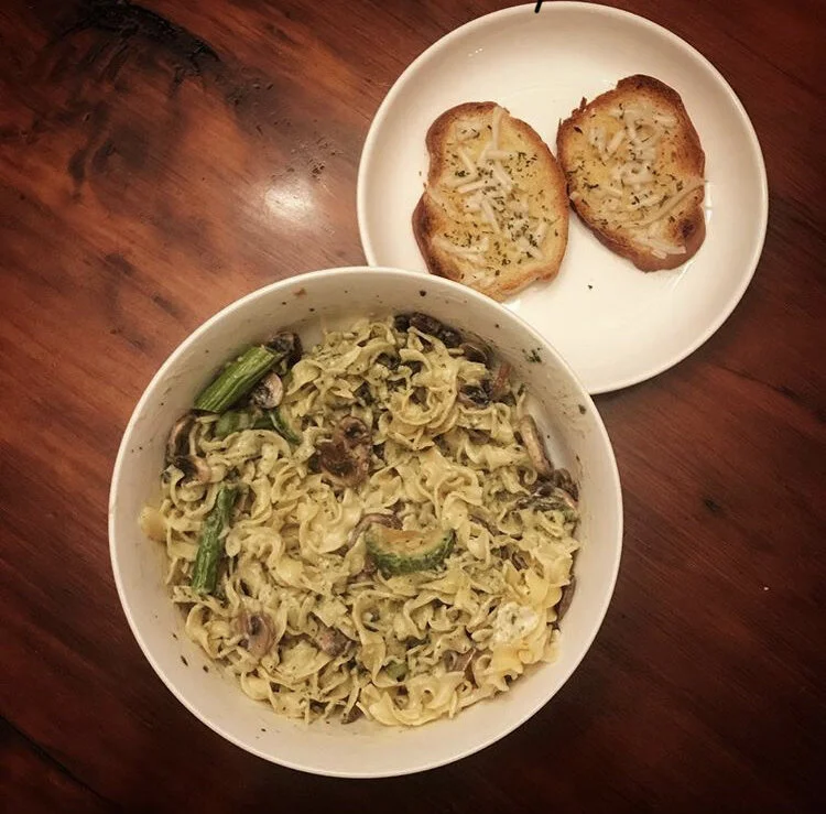 Creamy Alfredo Pesto Pasta - Wide Egg Noodles, Mushrooms, Asparagus, Zucchini, French Bread, Garlic Powder & Vegan Cheese  