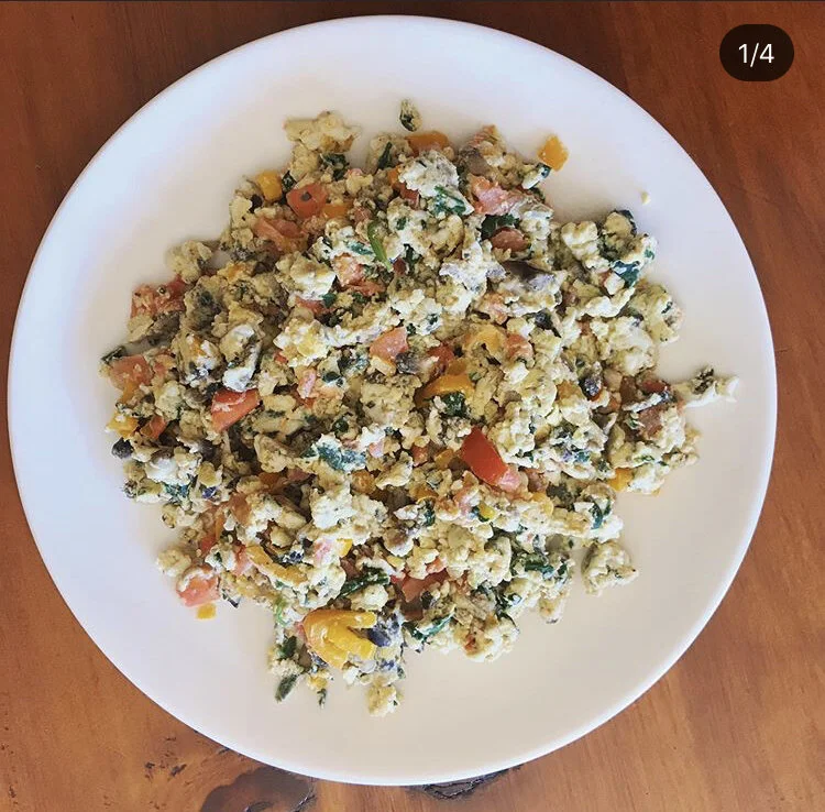 Vegetarian Scramble - Eggs, Tomato, Bellpepper, spinach, and mushrooms