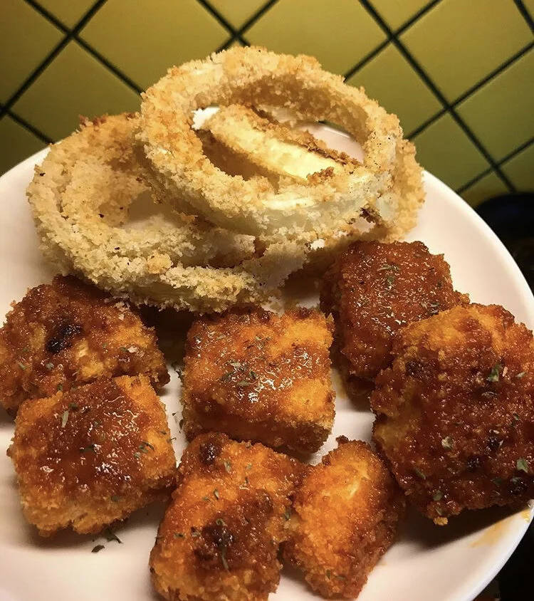 Panko encrusted Onion Rings & Tofu Nugs 