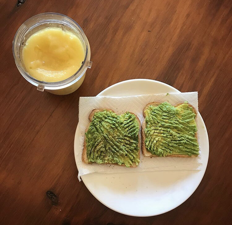 Avocado toast & a mango/pineapple smoothie 