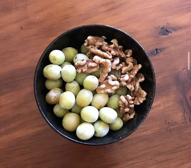 Oatmeal, walnuts & grapes 