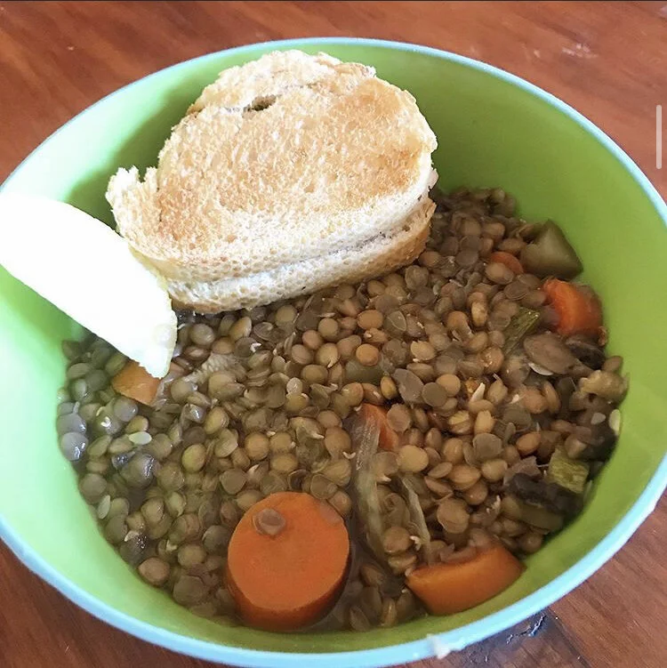 lentils with carrots, onion, and bread