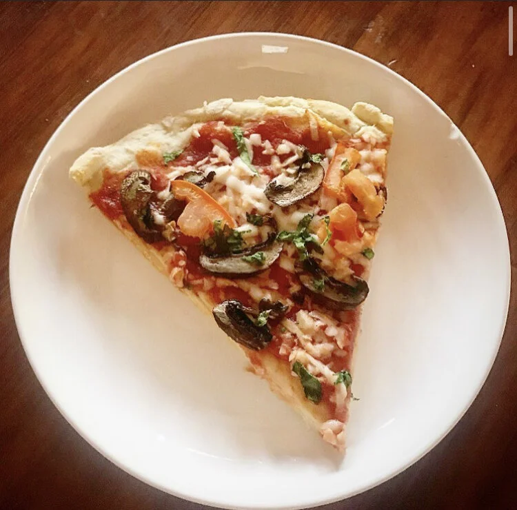 Tomatoes sauce, Garlic Powder, Onion Powder, Italian Seasoning, sugar, sliced mushrooms, spinach, tomatoes, vegan cheese