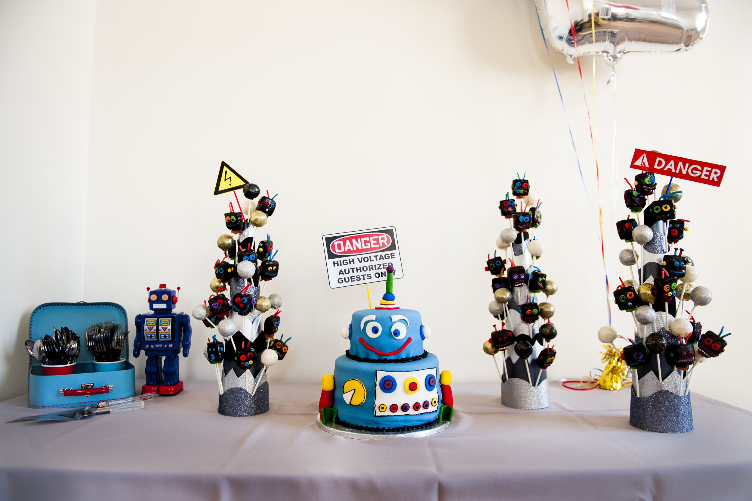 Super Easy Robot Birthday Cake - Thrifty Frugal Mom