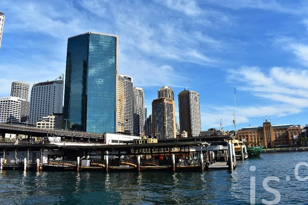 Circular Quay, Sydney, NSW - &copy; Izzac Scott 2020

#sydneylife #cyclinglife #lifeontwowheels #localsightseeing #izzacscottcom