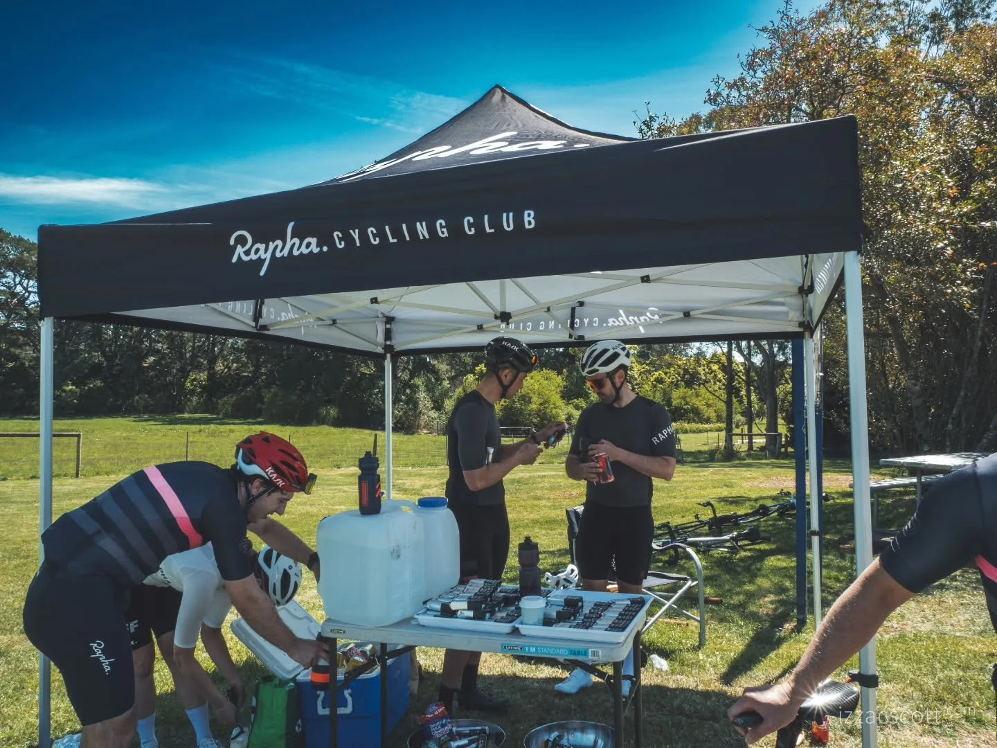 @rapha_sydney FAR 03\\KIAMA PT2

📸: @izzacscott | 📷: @lumix G9

#rapha #raphasydney #rcc #rccsyd #raphacyclingclub #FAR03 #neverjustaride #lifeontwowheels #cycling