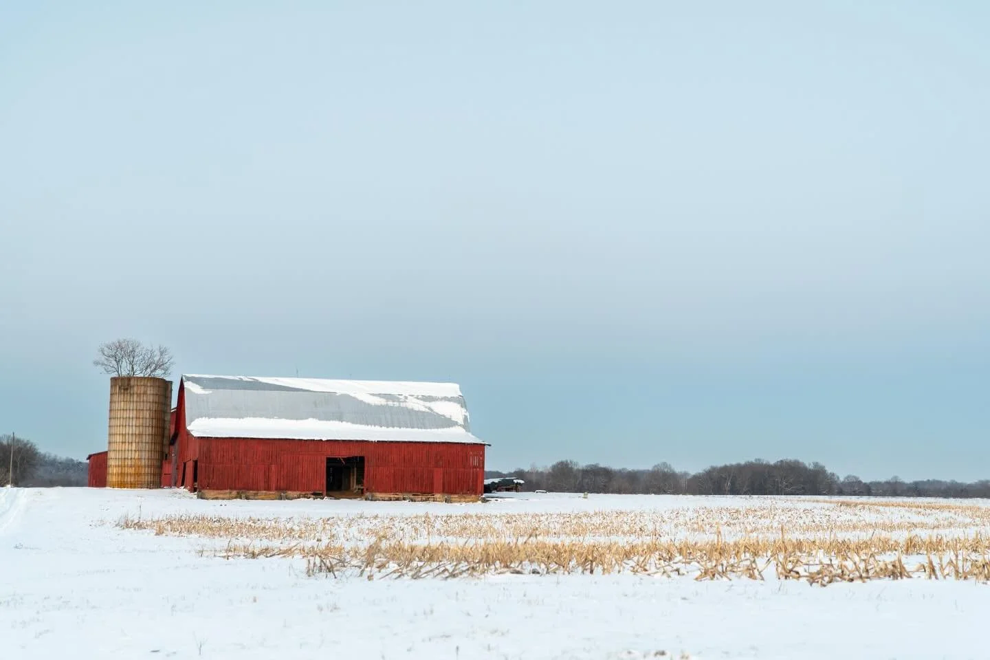 I will forever be thankful for a man who stops the car, pulls over and waits for me while I take as many photos as my heart wants. It&rsquo;s those little things that I don&rsquo;t ever want to take for granted. ❤️📷
#scenicroute #sundaydrives #tenne