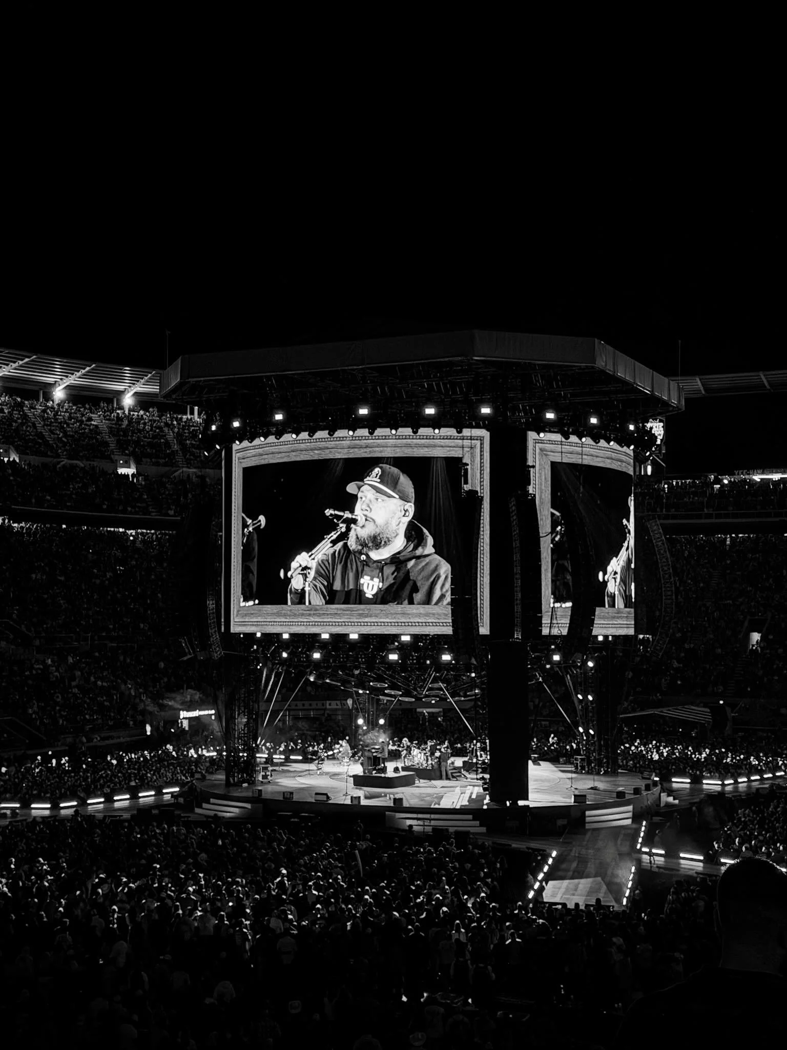 My Kinda Saturday Night Tour &lsquo;26! 🧡
Our first concert together was phenomenal! @lukecombs thank you for absolutely showing up and showing out for Knoxville, Tennessee!

#lukecombsmusic #neylandstadiumconcert #knoxvilletennessee #mykindasaturda