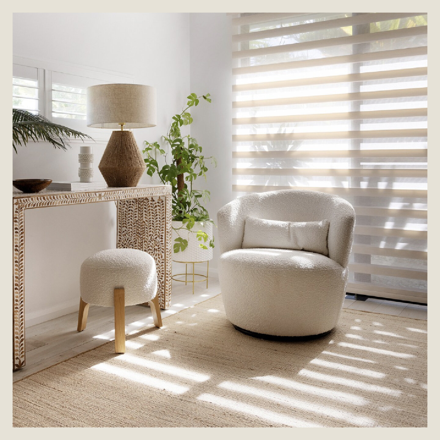 Basking in the soft natural light with Norman Perfect Sheer ☀️ The elegant and versatile @normanaustralia Perfect Sheer product effortlessly diffuses sunlight, creating a gentle and inviting atmosphere. 

#coveringssunshinecoast #windowcoverings #per