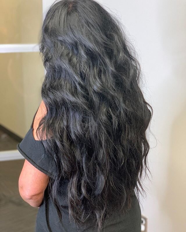 ✨ NBR is life changing! 
Are you looking to love your hair?! Here is a before &amp; after!

Click the link in my bio to love your hair again❤️
.
.
.
.
,
#nbrextensions #nbr #arlingtonheightsil #arlingtonheightssalon #beforeandafter #thintothickhair #