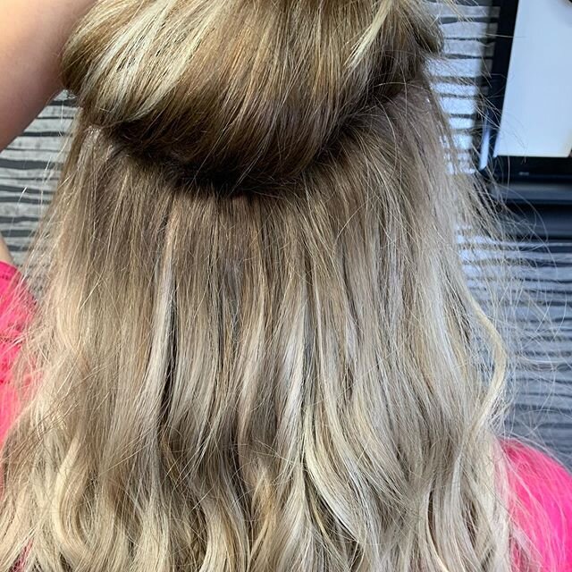 Do you know she is wearing NBR.... these are hand tied extensions that have been custom colored. To blend seamless into her hair.
Sewn in with minimal contact.

I bet you didn&rsquo;t even know  unless I told you. Extensions are not suppose to be see