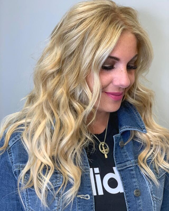 Refreshed her 18&rsquo;&rsquo; NBR extensions with a few new wefts.
Did you know when you wear @naturalbeadedrowsextensions you just need to  move up your wefts  6/8 week...With the same hair.

Do you have questions about NBR?? Are dreaming of hair t