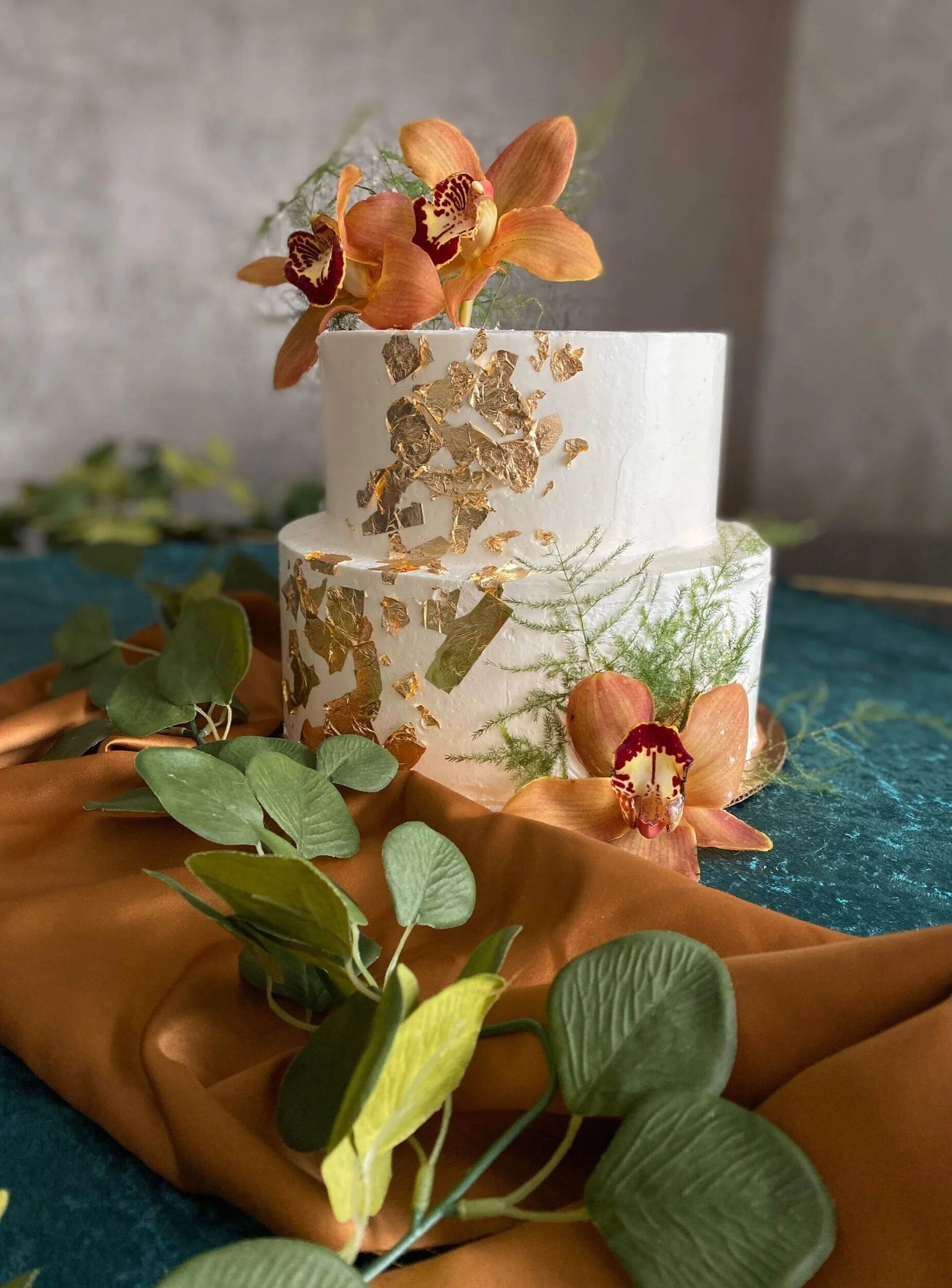 Simple Gold Leaf Wedding Cake 
