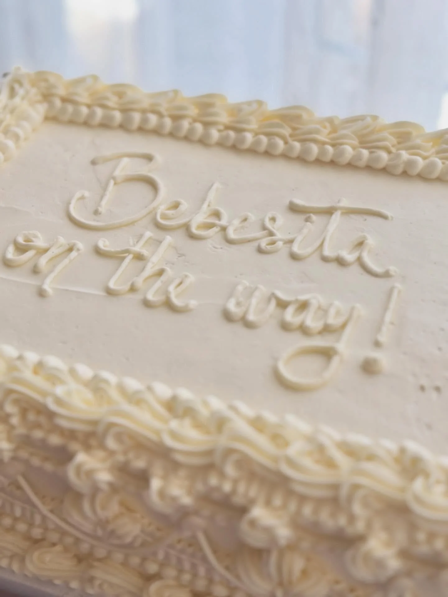 Bebesita is on her way 🩷 gender reveal Lambeth cake 
.
.
#genderrevealcake #whitecake #lambethcake #supportsmallbusiness #chicagobaker