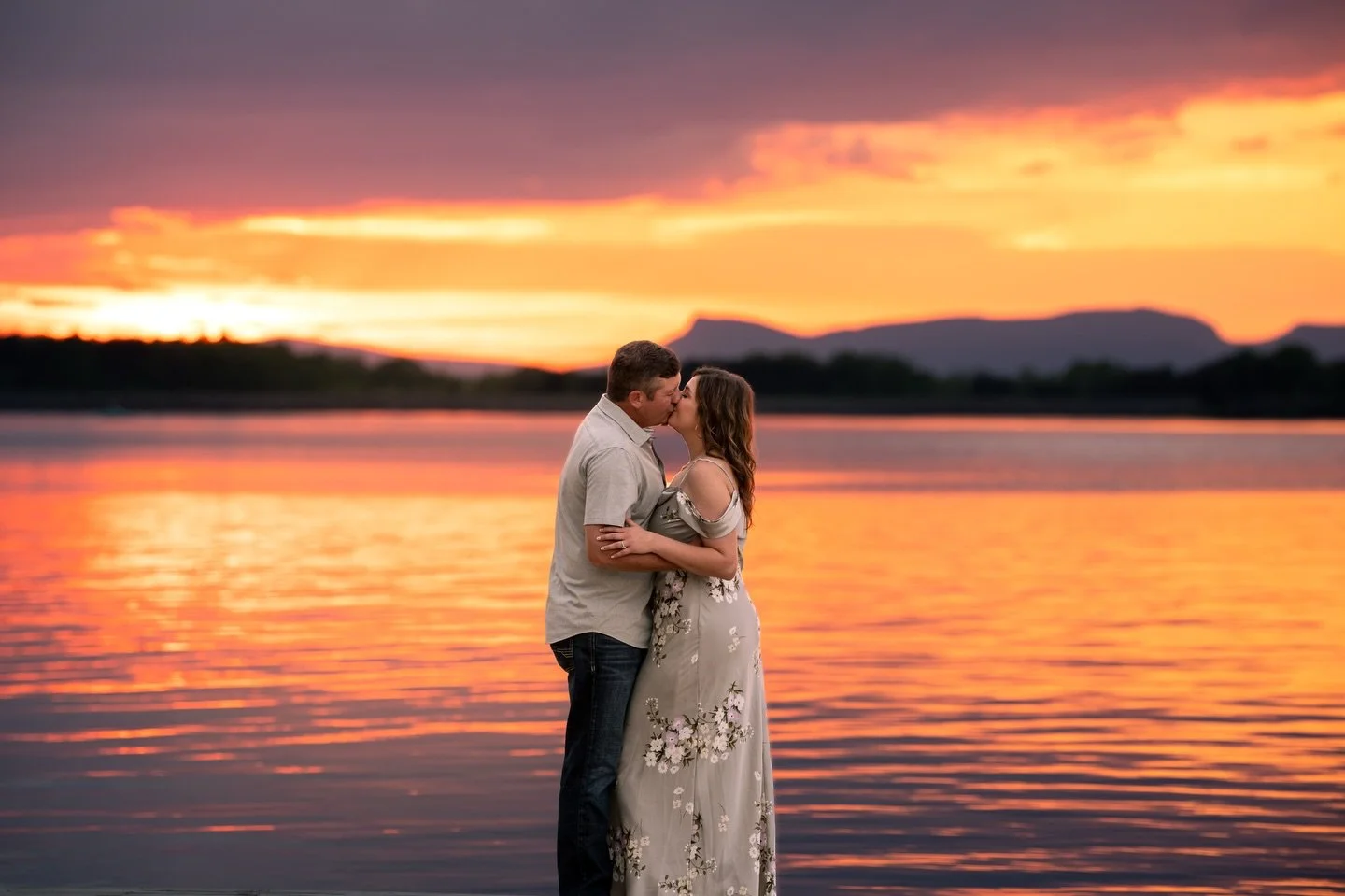 That kind of sunset you can&rsquo;t plan&hellip; only show up for.

Last night felt unreal, gold light pouring across the water, quiet moments on the dock, and two people completely locked into each other. This is what engagement sessions are suppose