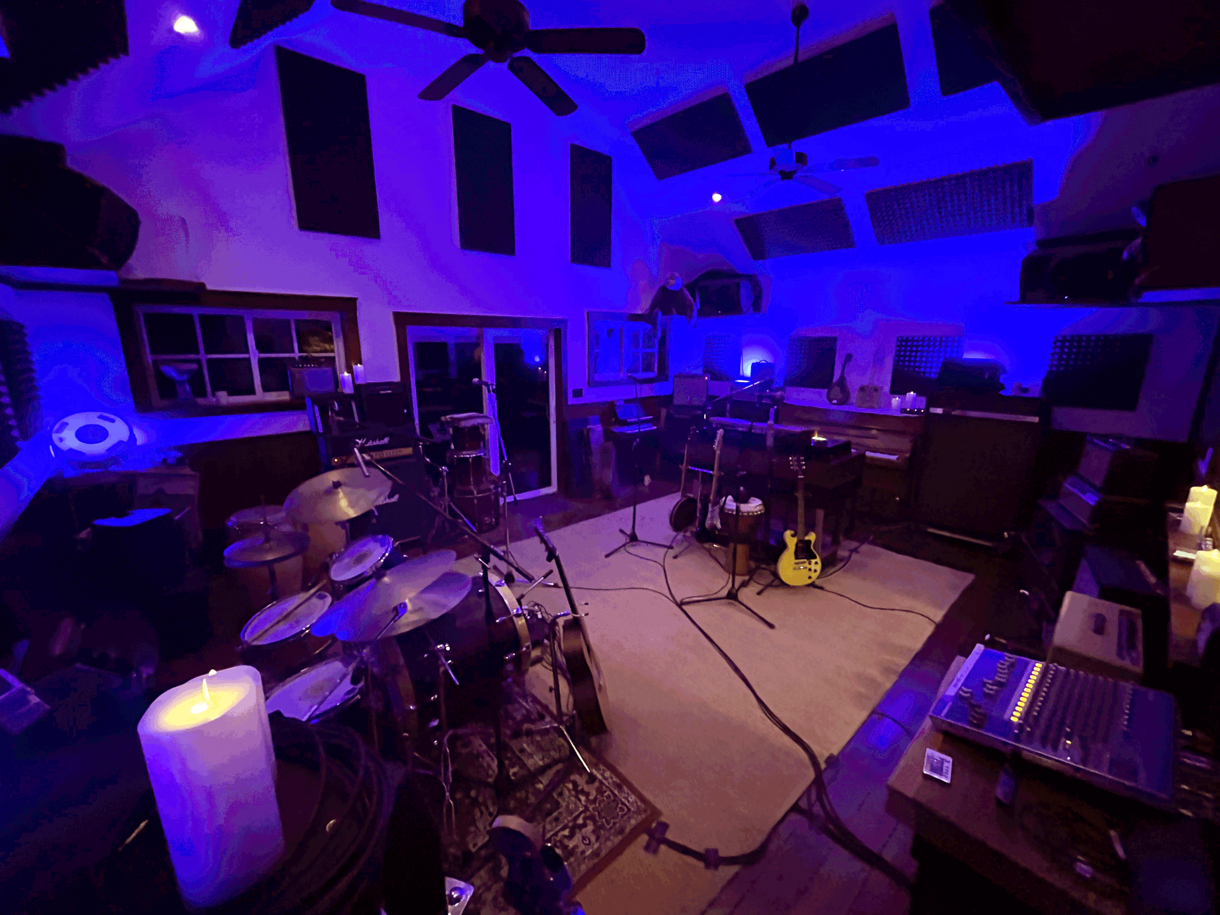 Live-room-back-corner-right.gif