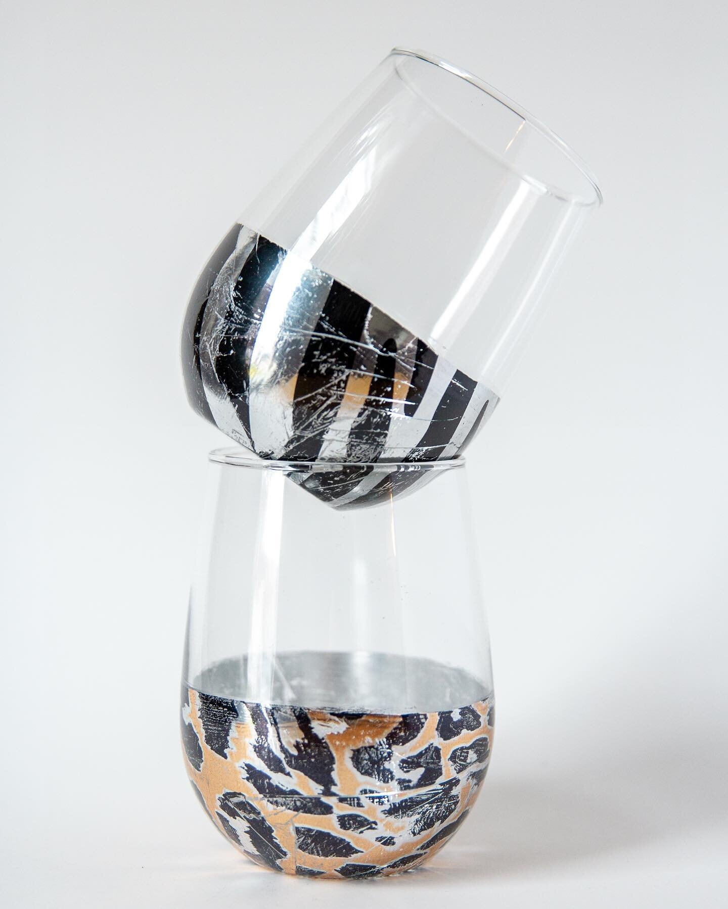 I don&rsquo;t always go product shots but when I do, I&rsquo;m glad it&rsquo;s for amazing artists like @brynntylerdesigns.  I have several of their wine glasses in my shelves but have fallen in love with a few new ones. Aren&rsquo;t they lovely? 

#