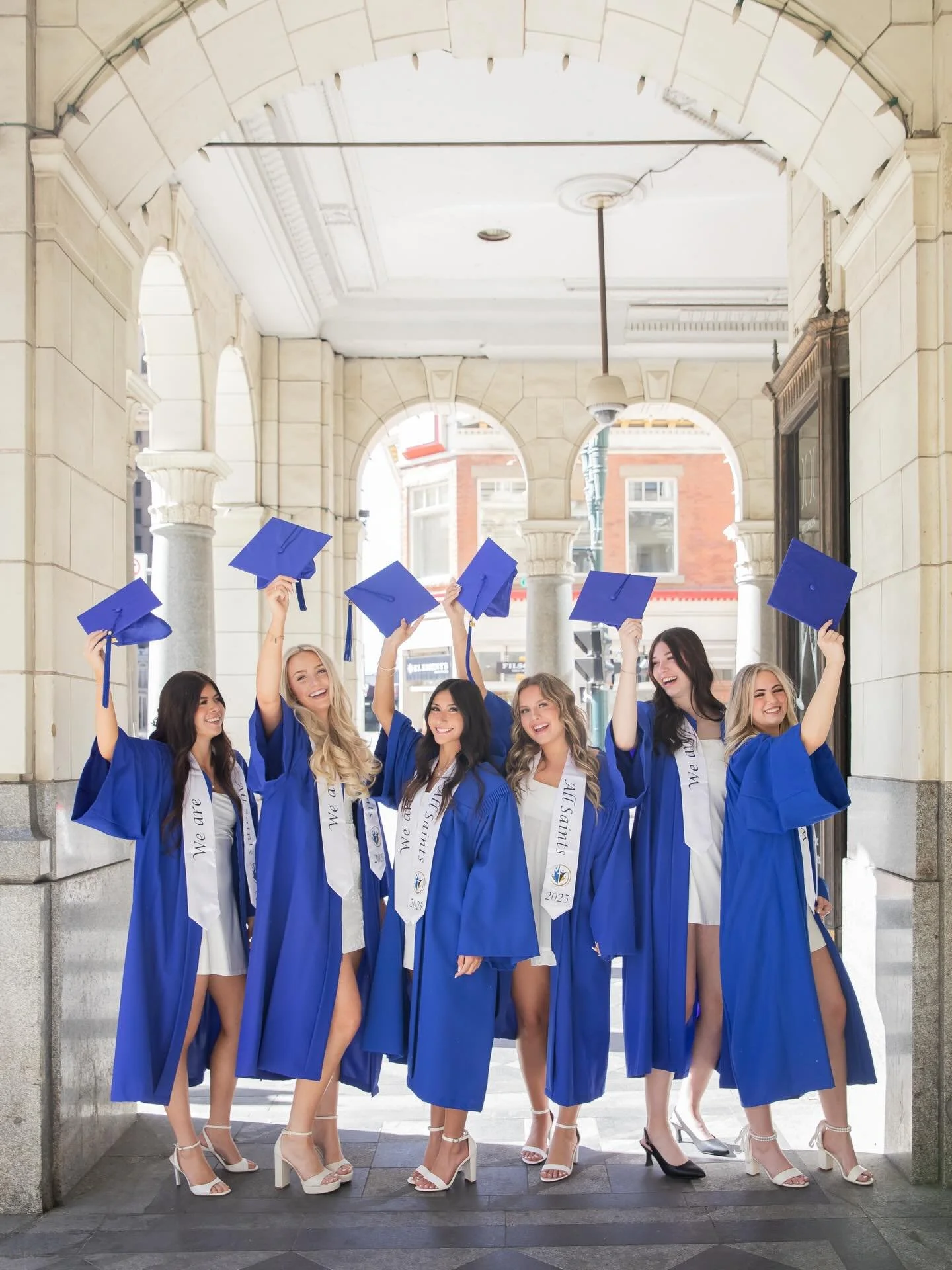 Grads! Your day to shine is coming. Grad season is just around the corner. 

When you&rsquo;re thinking about booking your photo session (please be thinking about booking your photo session), you want to consider: 

Do you want to do it on your grad 