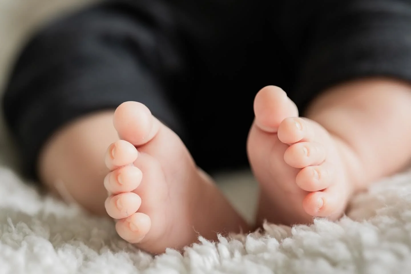 I read somewhere that if you look for good in the world, you will see good in the world. 

Today I&rsquo;m appreciating baby toes and the innocence, vulnerability and beauty of babies ❤️
