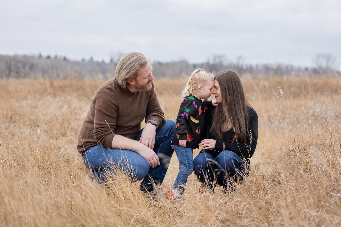 2026 MINI SESSIONS DATES ARE LIVE ON THE WEBSITE. 

Mini sessions are short, fun photography sessions stacked back to back on a certain date in the same location. I love to plan ahead and I know some of you probably do to SO grab your calendar and a 