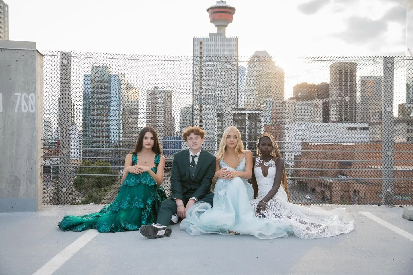 Grad season is coming. It will be here before you know it. Sort of like their graduation in general! Doesn&rsquo;t it feel like just yesterday they were babies in your arms? 

Have you booked your grad photo session yet? 

Couple things to consider: 