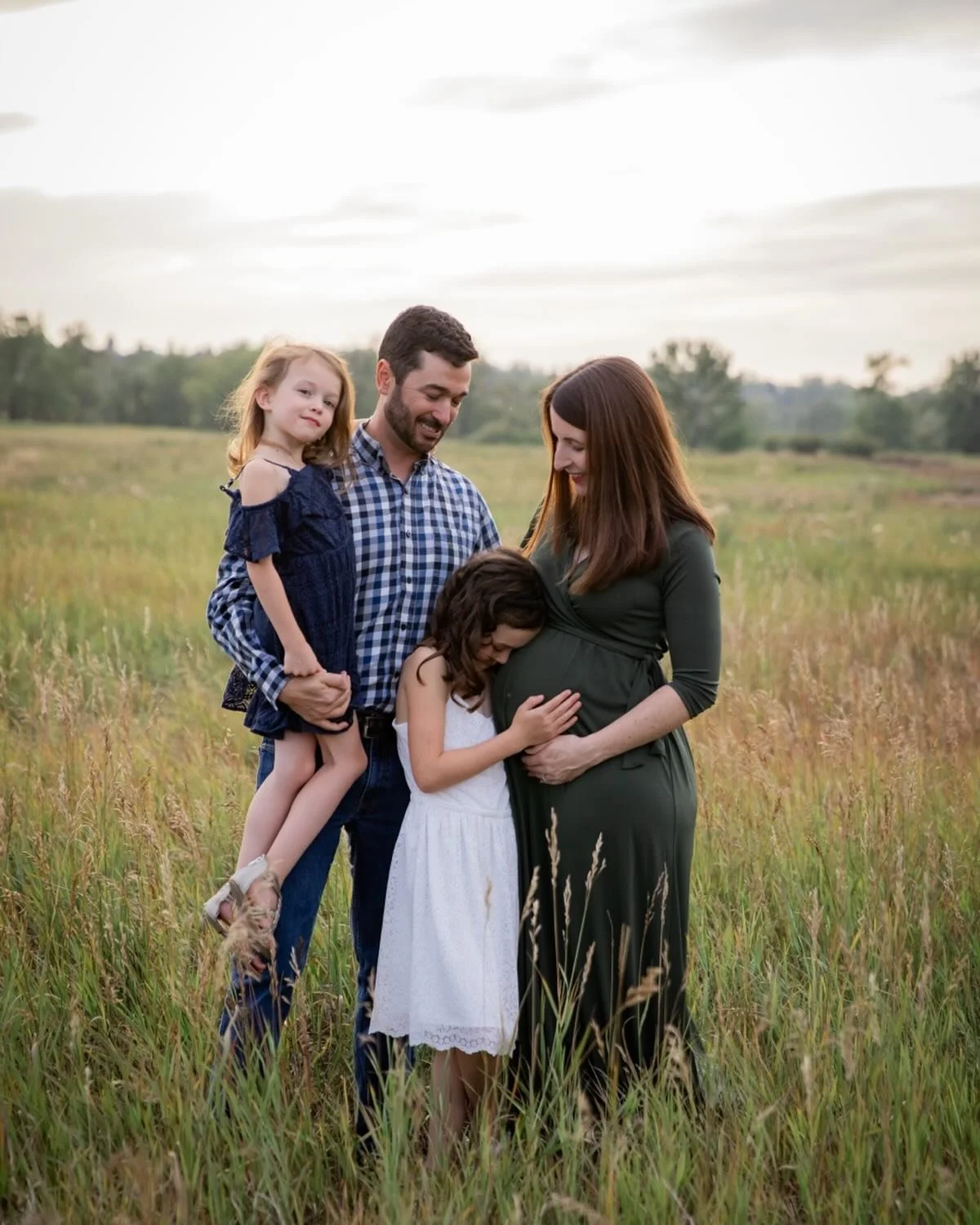 The days of maternity sessions with greenery and warm sunsets are coming&hellip;.even if the wind outside today is telling us otherwise! 

Soon! 

Expecting a baby? Let&rsquo;s take advantage of the coming warmth together. It HAS to come, right? Albe