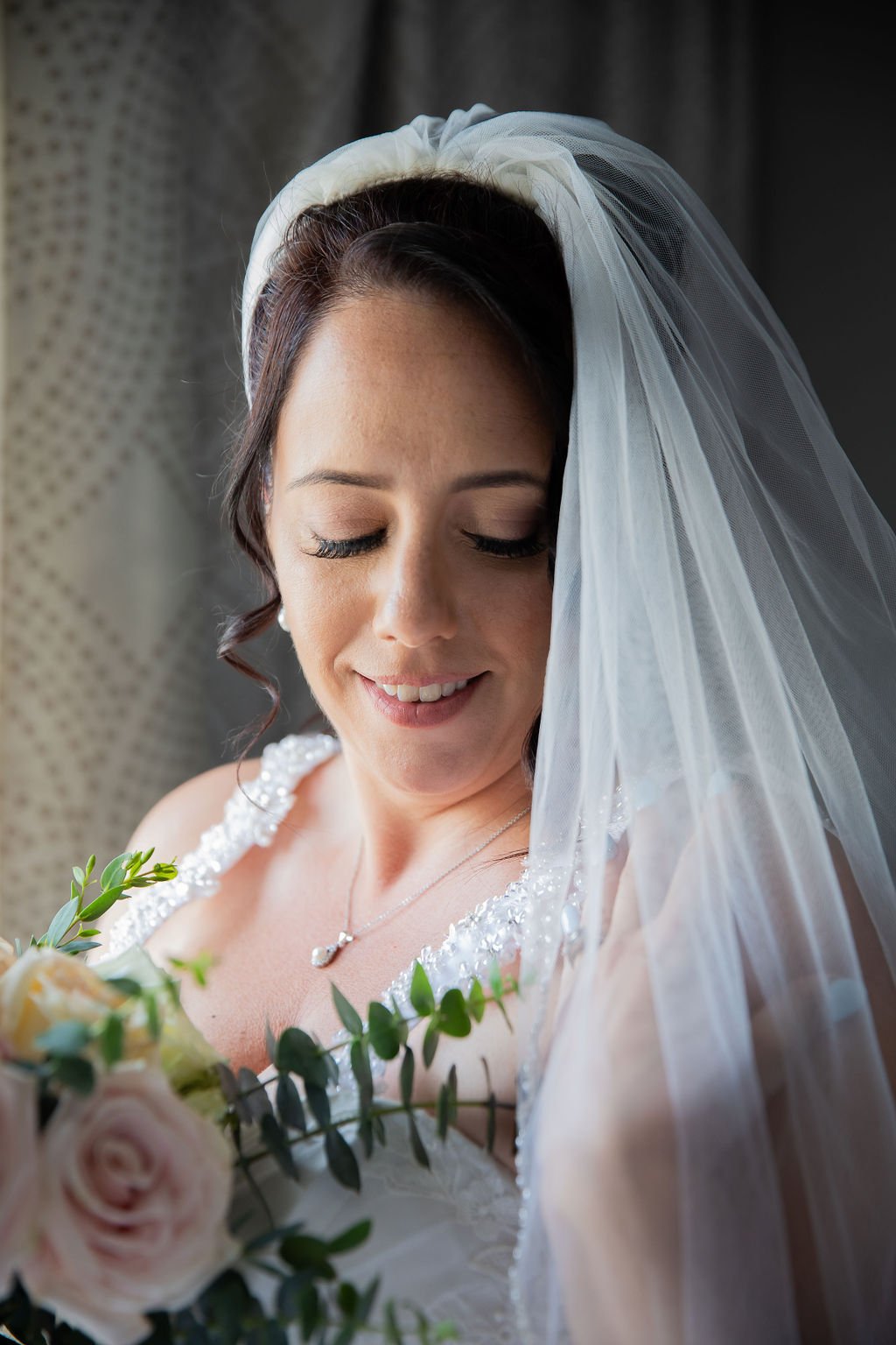 calgary bride, rose bouquet, yyc wedding