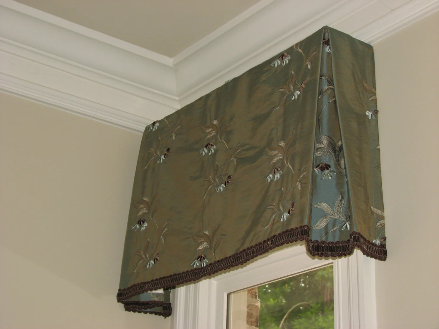 custom-handmade-box-valance-charlotte-nc.JPG