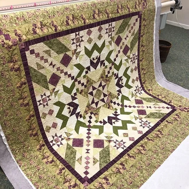 Chris Myer @mychriser participated in the Laundry Basket Mystery Quilt. This is how it worked...in March during the Pandemic, @laundrybasketquilts had a mystery quilt along in which they sent out instructions for a new block to make every day for 15 