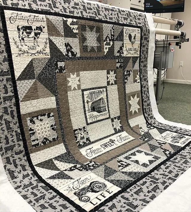 This pretty quilt made by @lorainejohnson649 went home today! Love this quilt pattern that uses a panel but makes it interesting with other fun blocks and all the cool farm animals in the fabric!  Loraine always picks the best pantograph to complemen