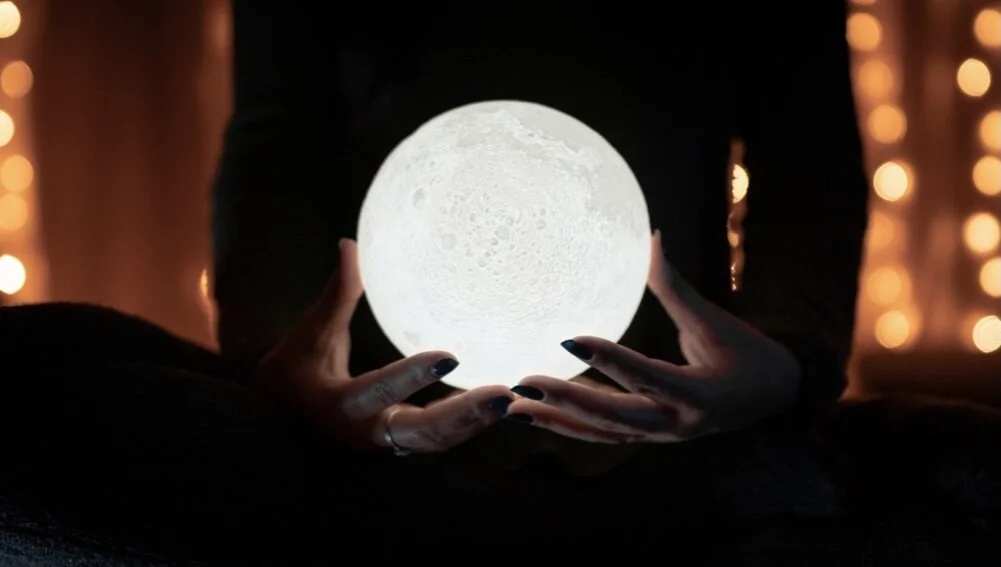 A Beginner's Guide to Astrology: Moon Signs
