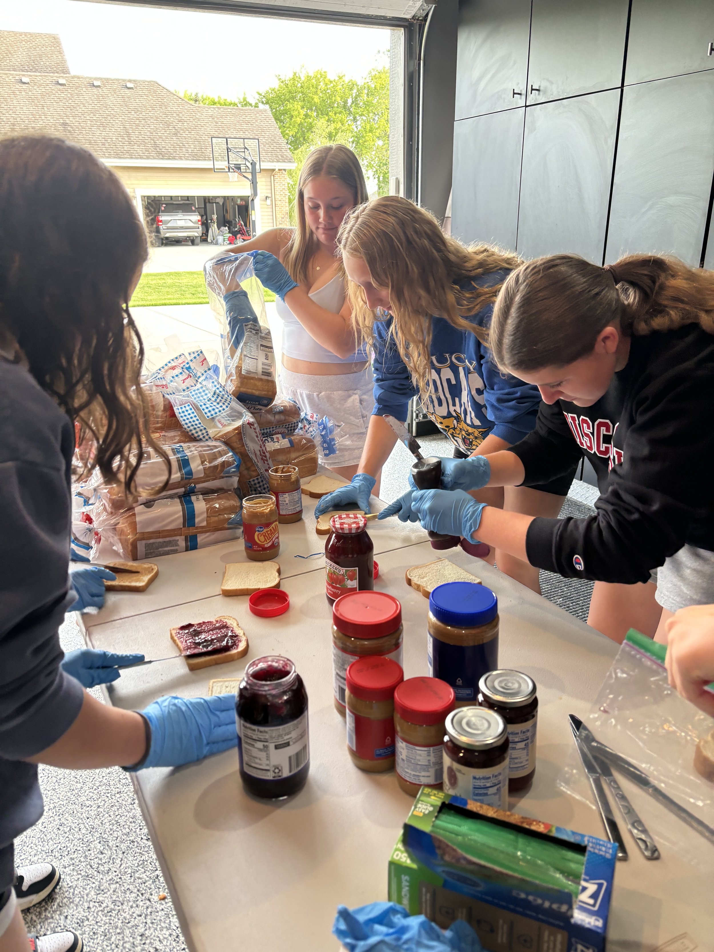 Hamilton Softball Gives Back!