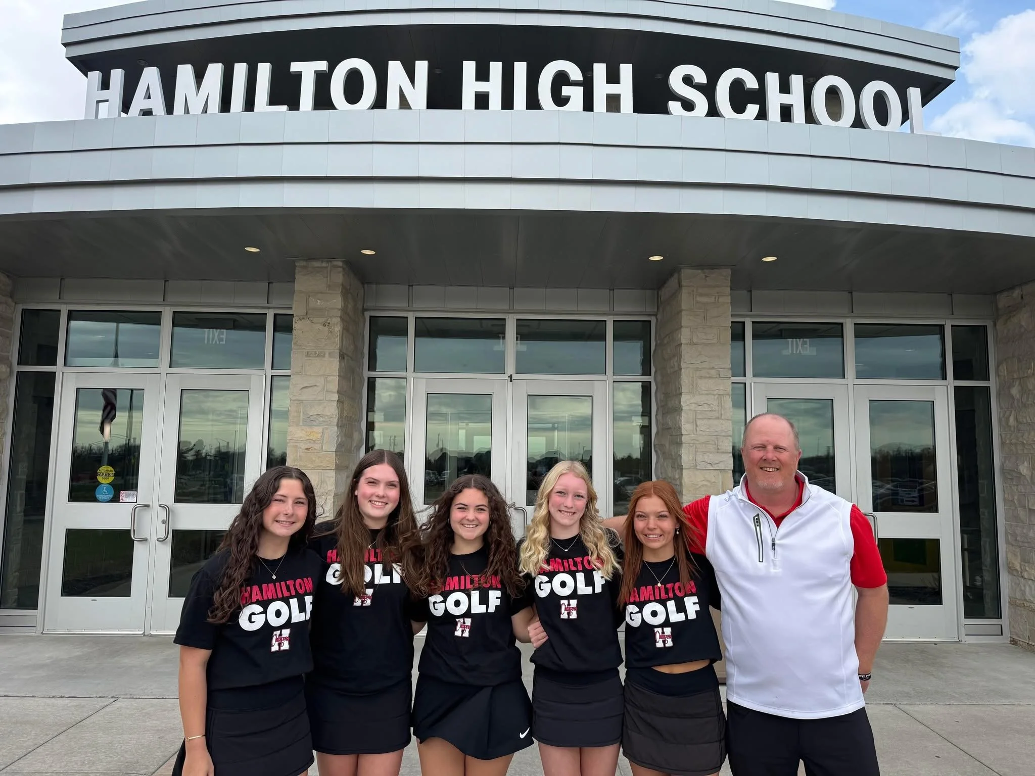HHS Girls' Golf Wins Gold